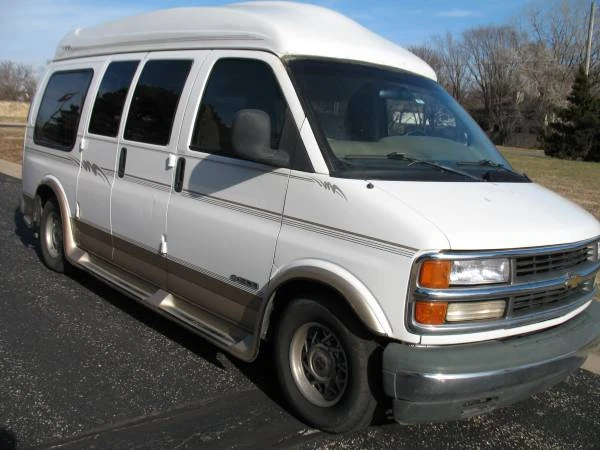 1999 Chevrolet Express - Image 2 of 15