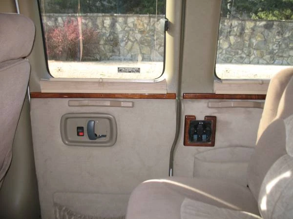 1999 Chevrolet Express - Image 13 of 15