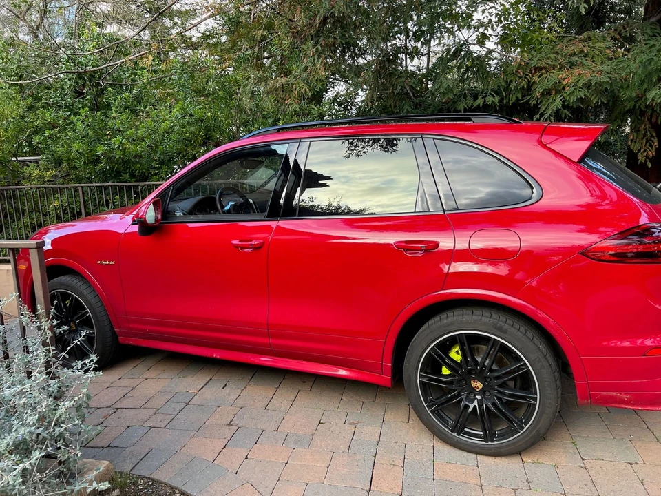 2017 Porsche 958 Cayenne S - Image 2 of 6