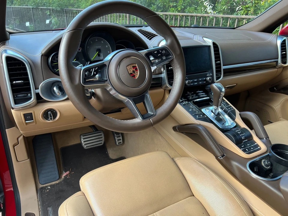 2017 Porsche 958 Cayenne S - Image 5 of 6