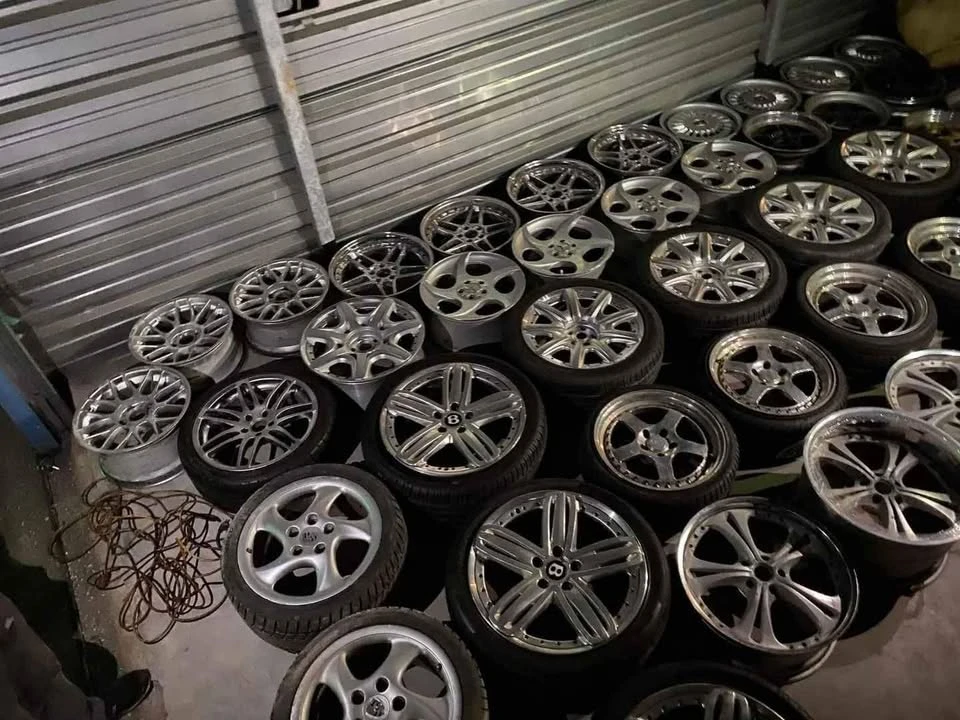 Parts & Memorabilia Other Wheels - Image 2 of 4